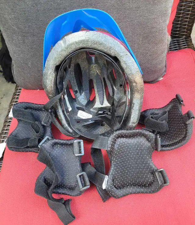 Bell Blast BO364C Child Bike Helmet Set, Elbow and Knee  in Kids in Oakville / Halton Region - Image 3