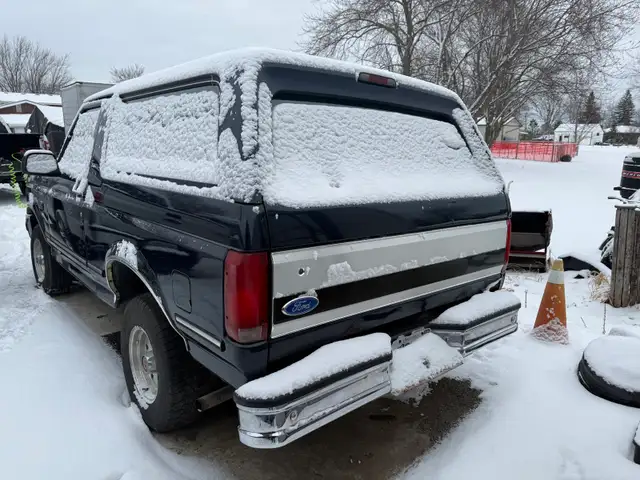 1992 ford bronco in Classic Cars in St. Catharines - Image 11