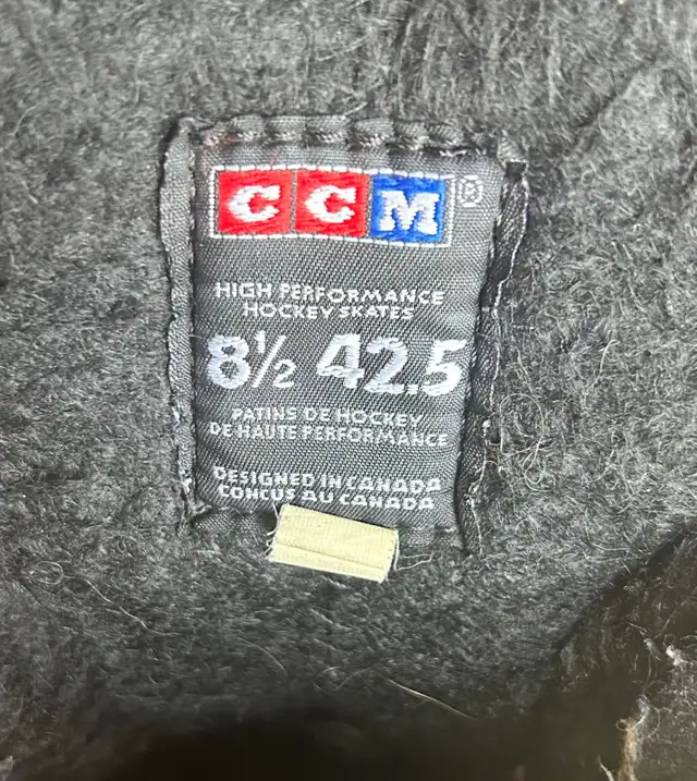 CCM Hockey Skates (Senior Size 8.5) in Hockey in Barrie - Image 4