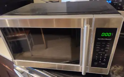 Hamilton Beach 0.7 Cu.ft. Countertop Microwave Oven, View more