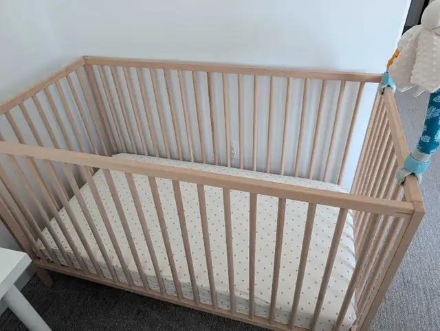 IKEA Crib with JÄTTETRÖTT Mattress in Cribs in Edmonton - Image 2