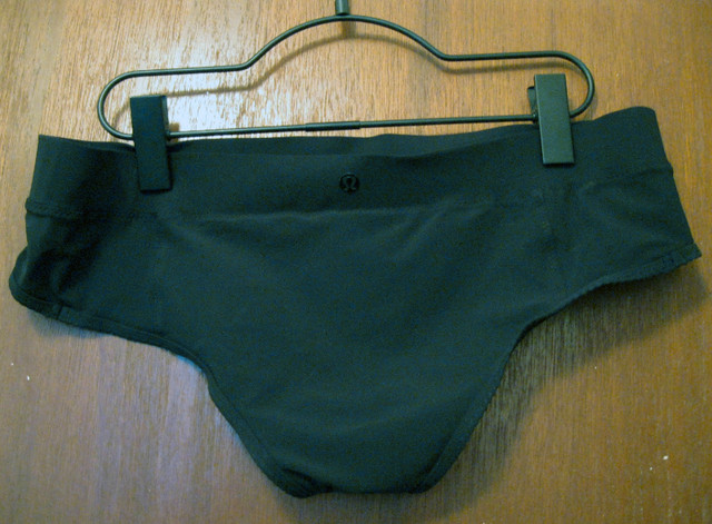 Lululemon Black Swimsuit Bikini Bottom (Size 10) in Women's - Other in City of Toronto - Image 2