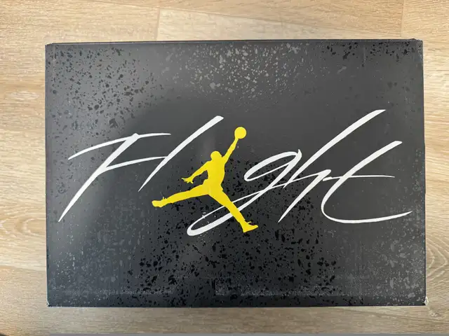 Air Jordan 4 Retro - Thunder (2023) in Men's Shoes in Calgary - Image 7