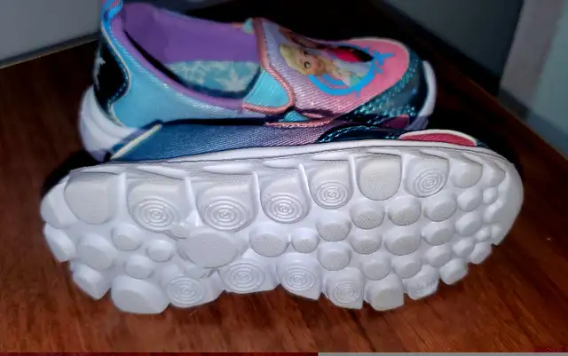 Disney's Frozen baby shoes in Clothing - 0-3 Months in Gatineau - Image 3