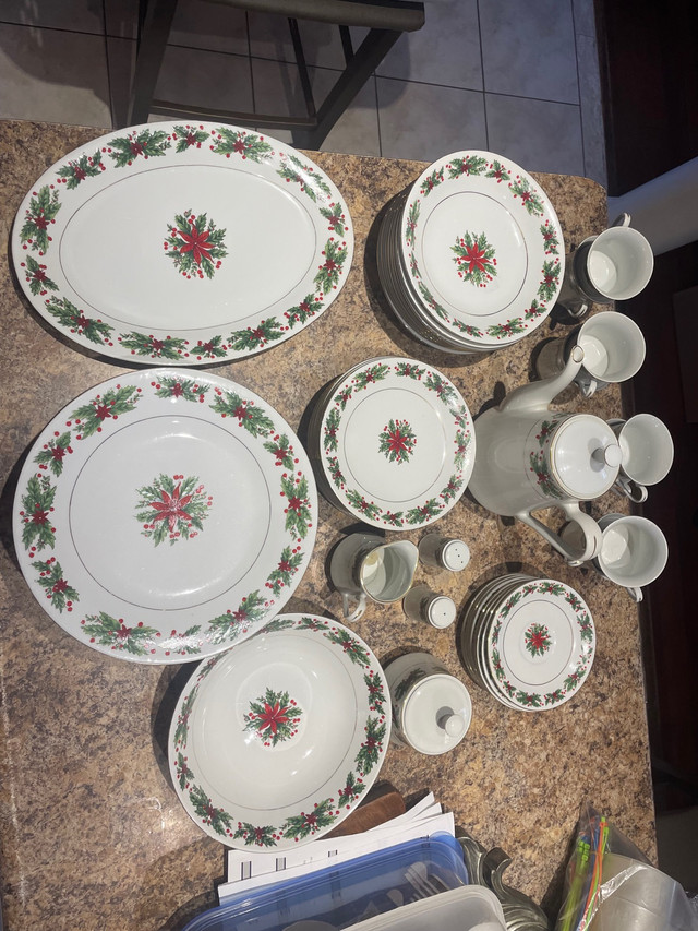 Holiday Lynn’s Fine China in Kitchen & Dining Wares in Markham / York Region - Image 4