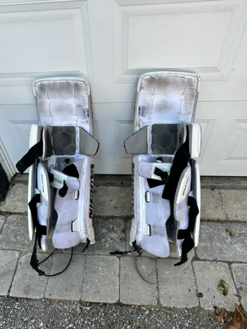 Hockey Goalie Pads in Hockey in Markham / York Region - Image 3