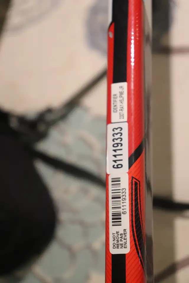 TODDLER YOUTH FULL HOCKEY EQUIPMENT BAUER STICKS(AGES 5-6 ) in Hockey in Mississauga / Peel Region - Image 7