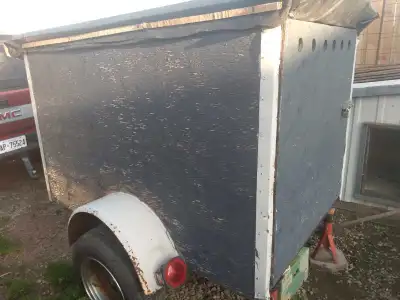 Selling a enclosed utility trailer great for home projects,camping,hauling bulk items or for storage...