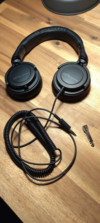 Headphones - Casque Audio / Beyerdynamic DT240 Pro [WIRED]