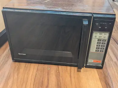 1986 Citizen Microwave, wood panel, working, excellent condition, View more