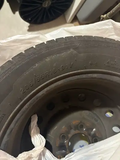 I'm selling 205/55R16 summer tires,it’s been used for 2seasons Selling because I don’t have the car...