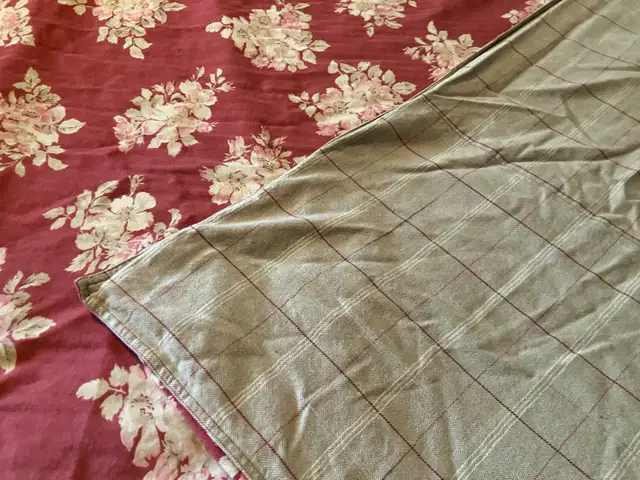 Queen/ king  Bedding  reversible  ne