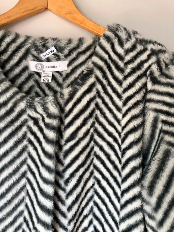 Women’s fur coat size small-middle63373409381249121