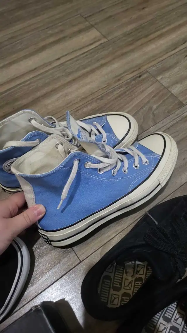 lot of women sneakers, size 7. Nike/Jordan, Converse, Vans, Puma in Women's - Shoes in City of Montréal - Image 3