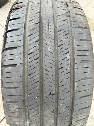 1 Motomaster Hydra Edge Tour Tire 255/50 R20. Great condition, 90% tread remaining, used on my previ...
