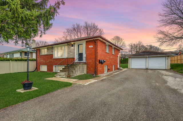 375 Dieppe St - Legal Duplex - 5 Bed | 2 Bath in Houses for Sale in London