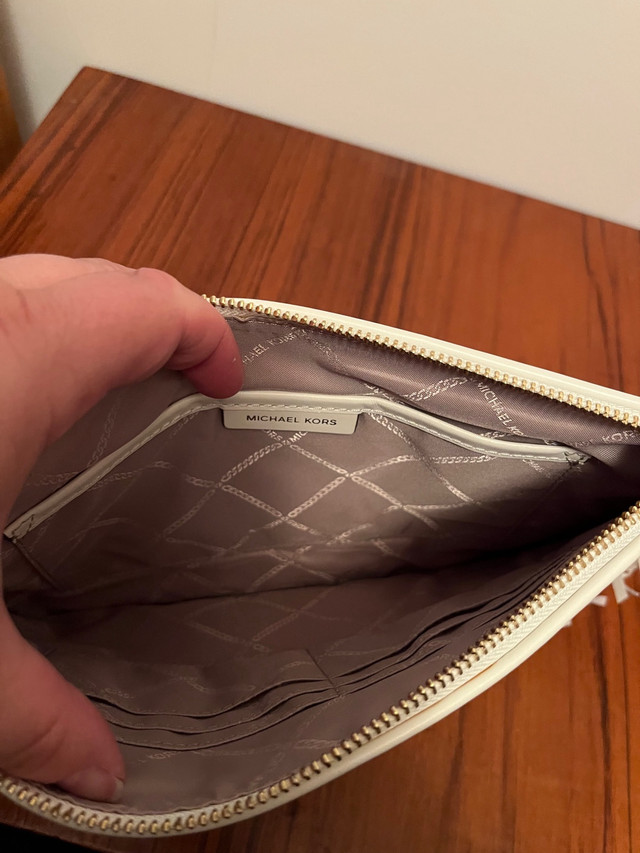 Michael Kors Leather Pouch in Women's - Bags & Wallets in Regina - Image 3