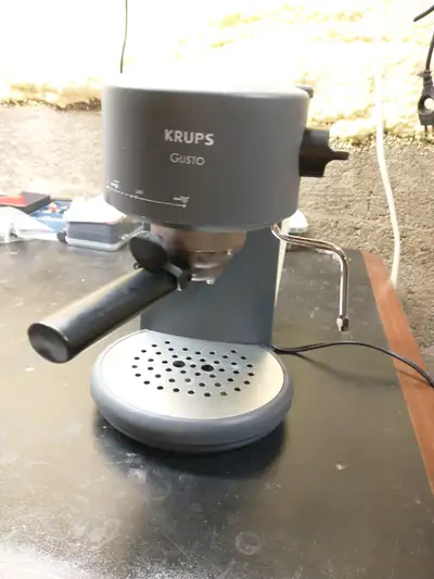Petite machine espresso a pompe très compact parfait pour les petits espace. filtre pressurizée(faci...