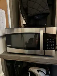Danby 0.9 cu ft stainless steel microwave 
