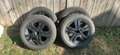 4 pneus et mag jetta pneu neuf raison de la vente changer de voiture il ont été installer fin de l'é...