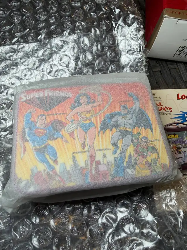 Hallmark Keepsake DC Comics Lunch Box Set featuring Wonder Woman in Arts & Collectibles in Mississauga / Peel Region - Image 4