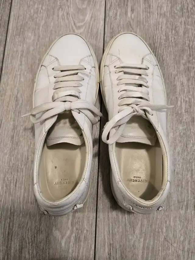 Men's White Givenchy Sneakers, SIZE 41 in Men's Shoes in Edmonton - Image 4