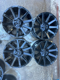 4 mags fuel 20 pouces 5x150 ou 5x139.7 a l etat neuf