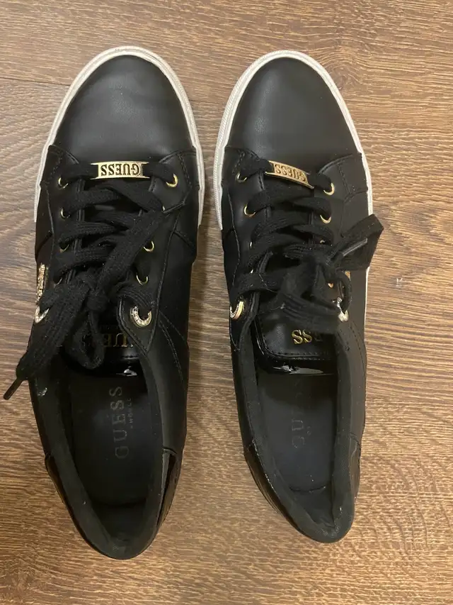 Guess Sneakers size 9 women in Women's - Shoes in City of Toronto - Image 3