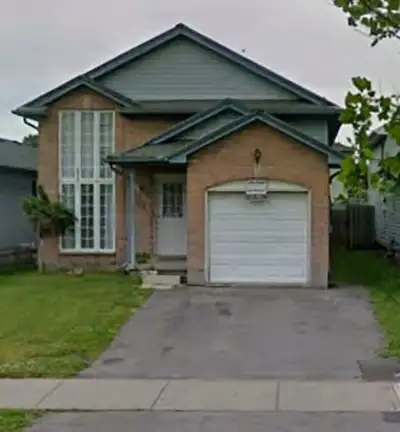 Fanshawe College Student Room for Rent For Male Students only ! Long Term Rentals ! Skip the long co...