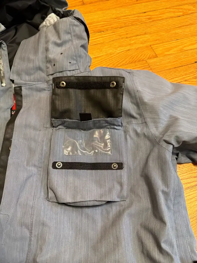 686 Snowboard Jacket in Men's in Kamloops - Image 5