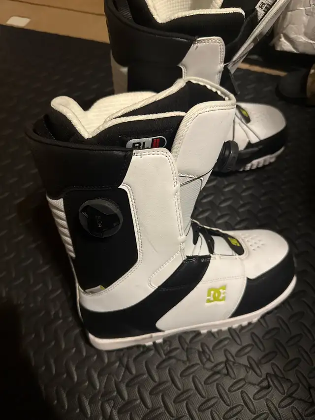 Snowboard boot Control 2025 size10 in Snowboard in Calgary - Image 3