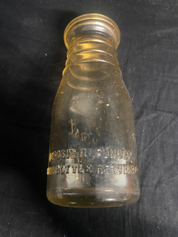 Elmhurst Dairy Glass Cream Bottle in Arts & Collectibles in Moncton - Image 2
