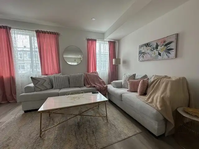 Beautiful Townhouse in NE! AVAILABLE FOR RENT