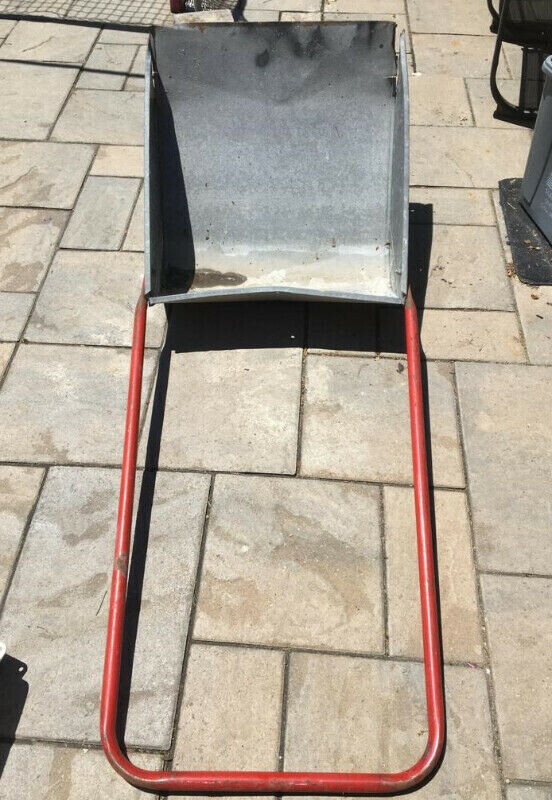 LARGE METAL SHOVEL in Outdoor Tools & Storage in City of Toronto