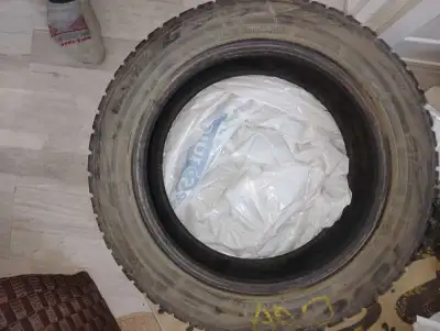Je vends les quatres pneus d'hiver usagés de taille 205/55/R16. Je demande 200$. Le prix est négocia...