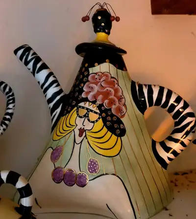 Sandra Kuck Teapot Set, View more