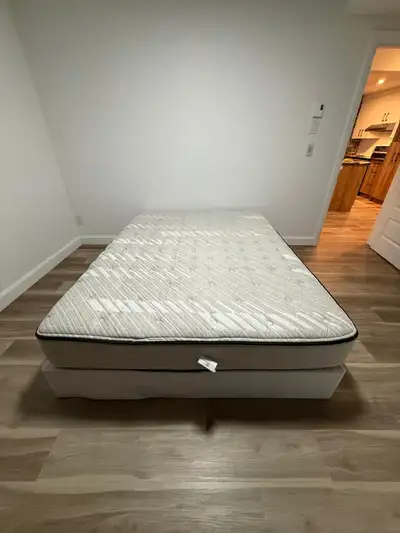 Lit Queen size ( cadre+matelas), View more