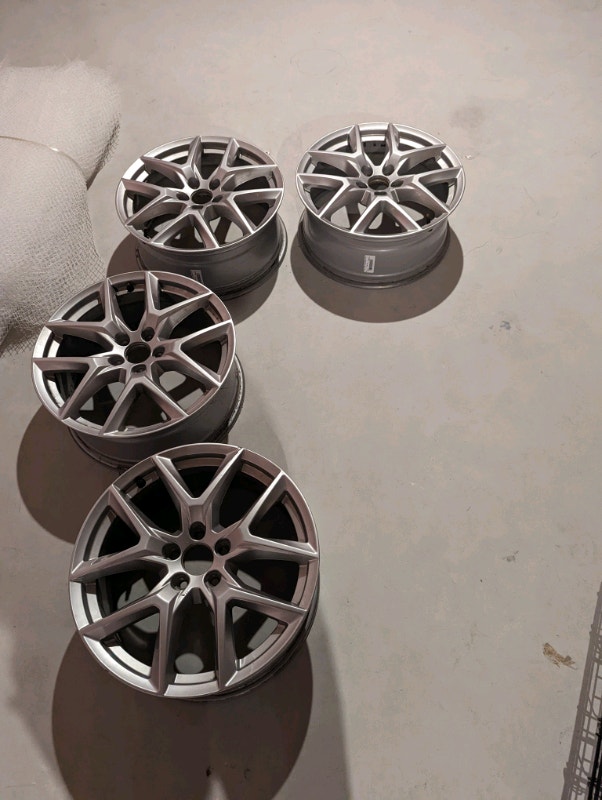 A set of Volvo xc60 OE 18 inch alloy wheels Tires & Rims Ottawa
