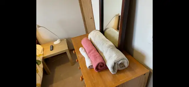 Clean Upstairs Room for rent: Safe Neighborhood