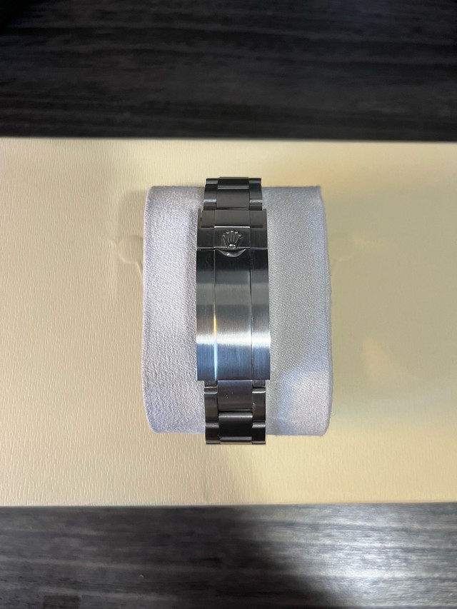 Rolex Submariner Date dans Bijoux et montres  à Longueuil/Rive Sud - Image 2
