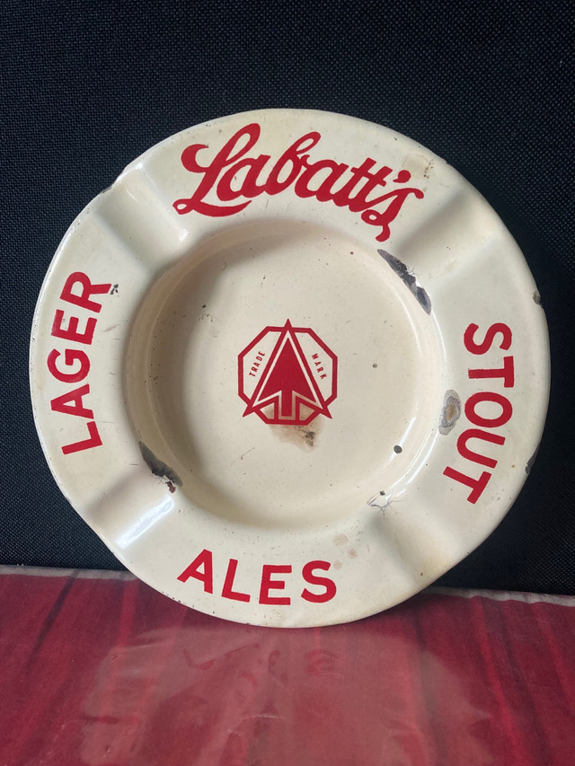 Vintage Labatt's Porcelain Ashtray, Brewery Not Sign in Arts & Collectibles in Ottawa