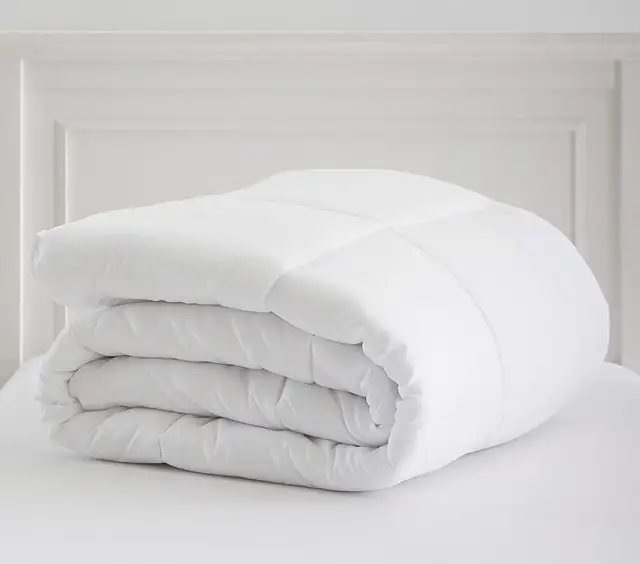 QUEEN - Essential Duvet Insert in Bedding in City of Toronto - Image 2