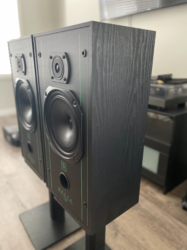 WHARFEDALE Delta70 British large bookshelf speakers with stands