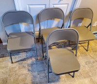 Very good condition set of 4 metal folding chairs