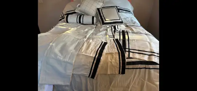 Classic Queen Bedding Set65192924915585121