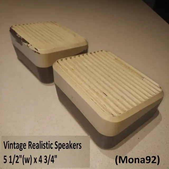 Vintage Speaker - Realistic, Wall Mounted, Pair, 5.5(w) x 4.75 in Speakers in Markham / York Region - Image 3