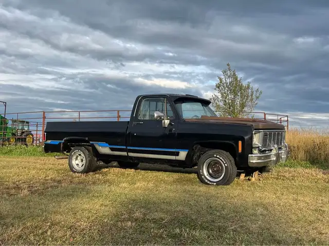 1979 Square Body GMC Sierra Classic in Classic Cars in Edmonton - Image 8