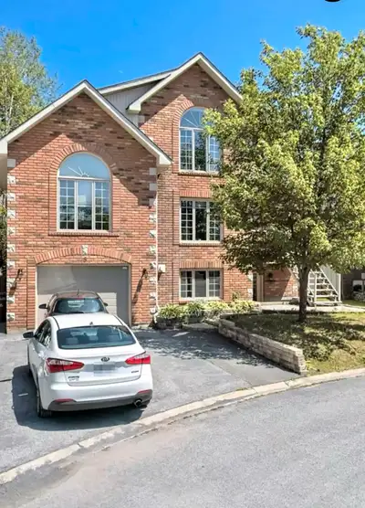 Huge 1700 SQFT 3 bedroom Appartemnet for rent