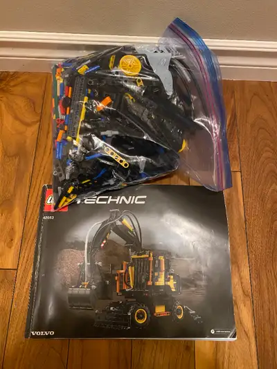 Set is complete and is disassembled into ziploc as shown in picture. Include instructions.