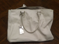 Claudia leather purse. White